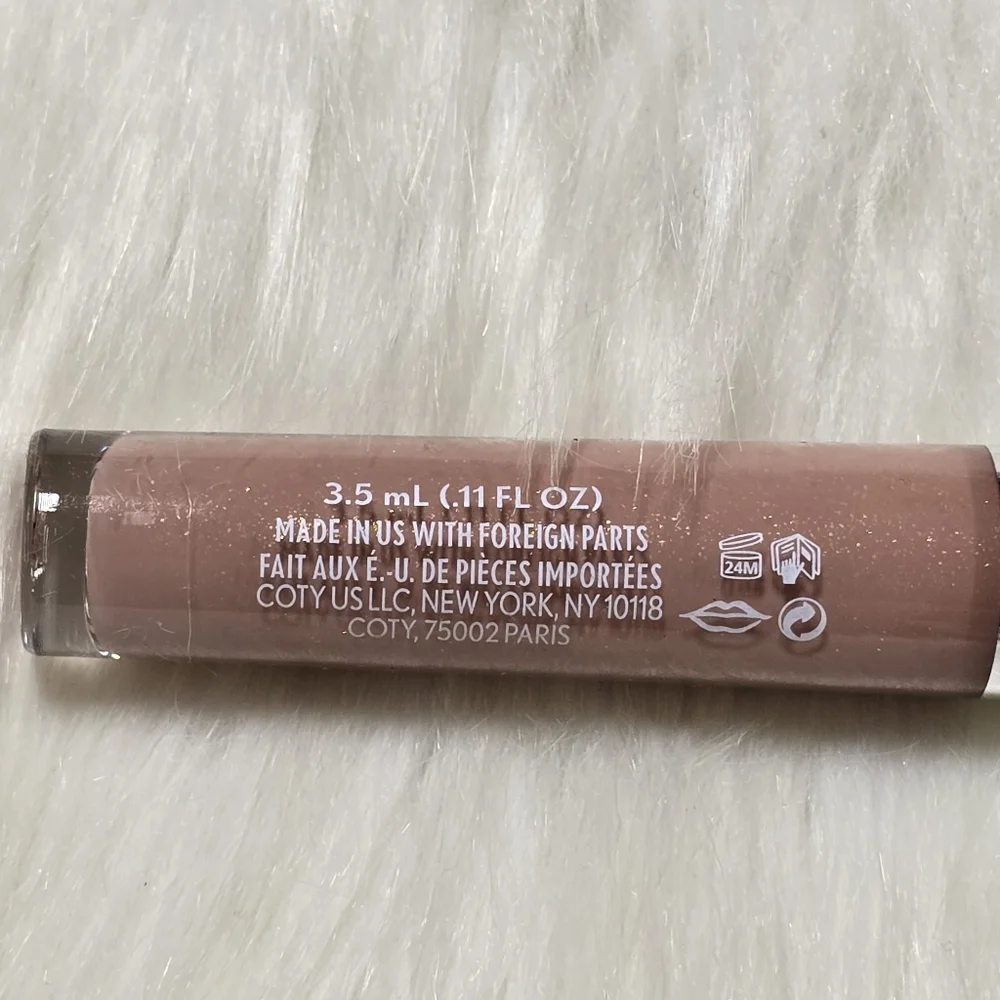 Covergirl Melting Pout Vinyl Wow 200 Nudest Dream Liquid Lip